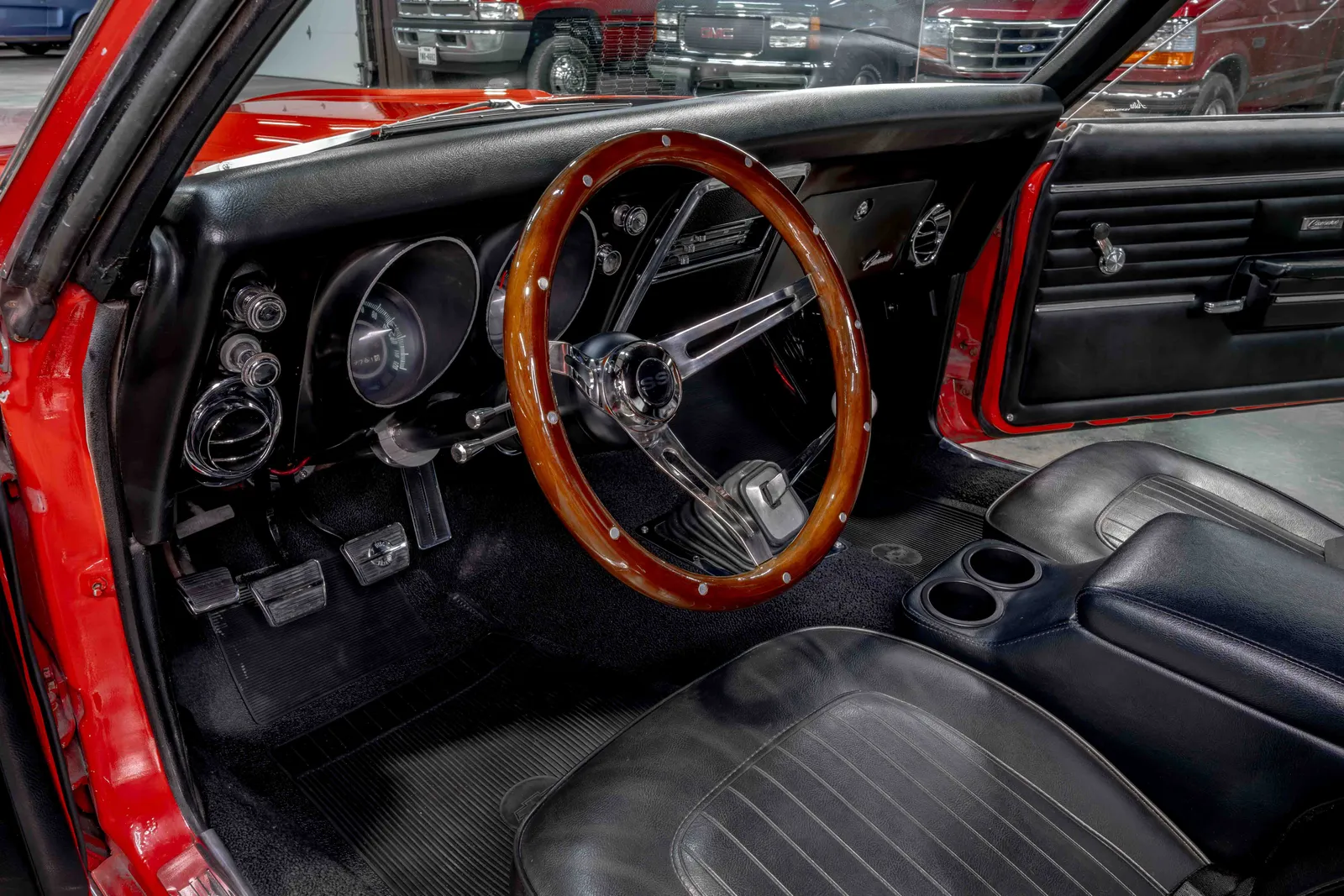 1968-Chevrolet-Camaro-Red-124378N418061-46.jpg